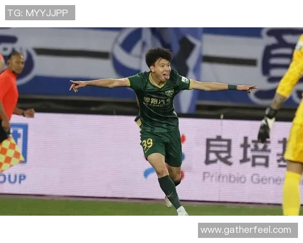 18岁足球天才球星崭露头角 引领未来足坛新潮流